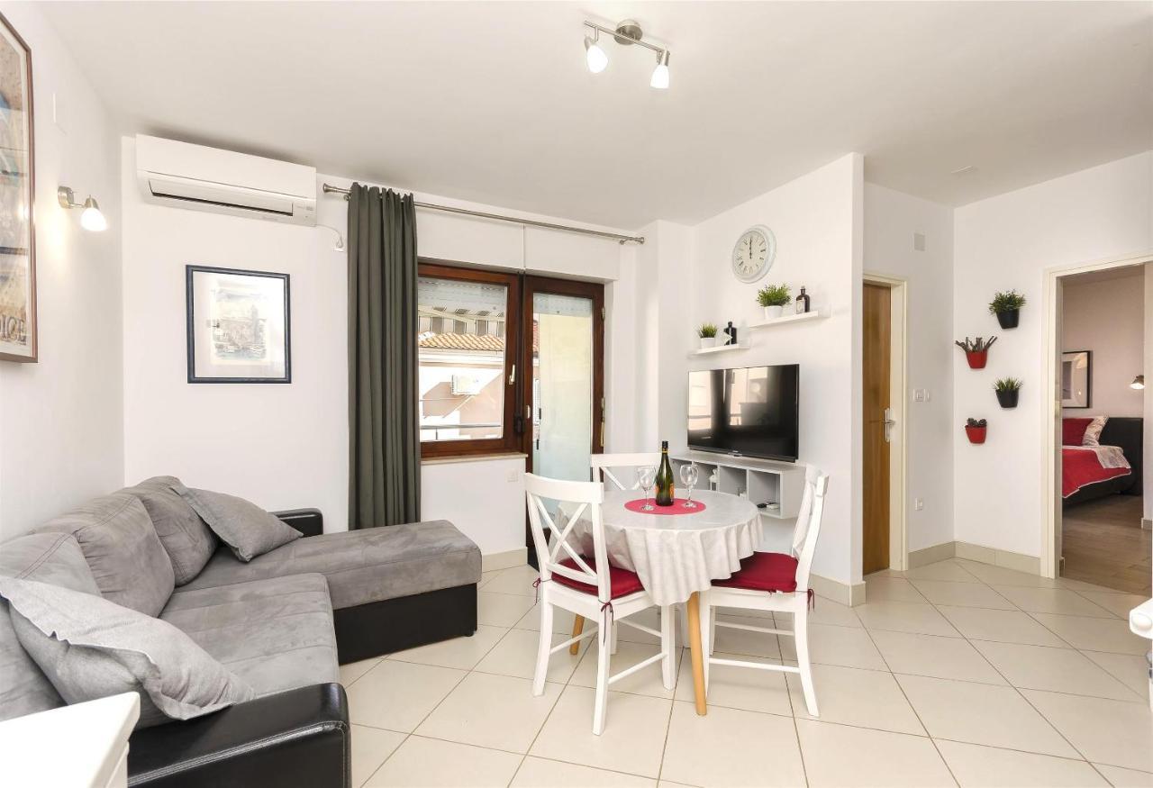 Apartment Mare Srima Bagian luar foto