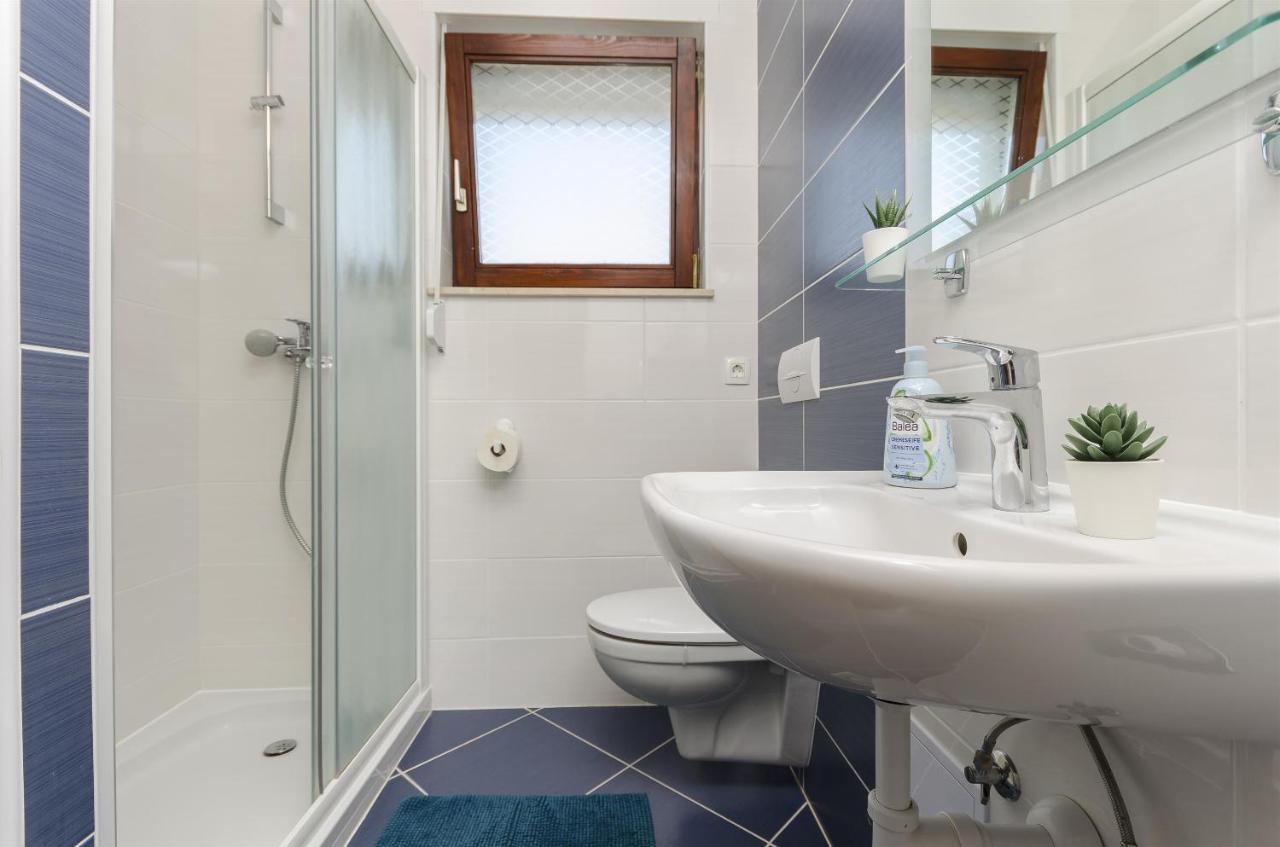 Apartment Mare Srima Bagian luar foto
