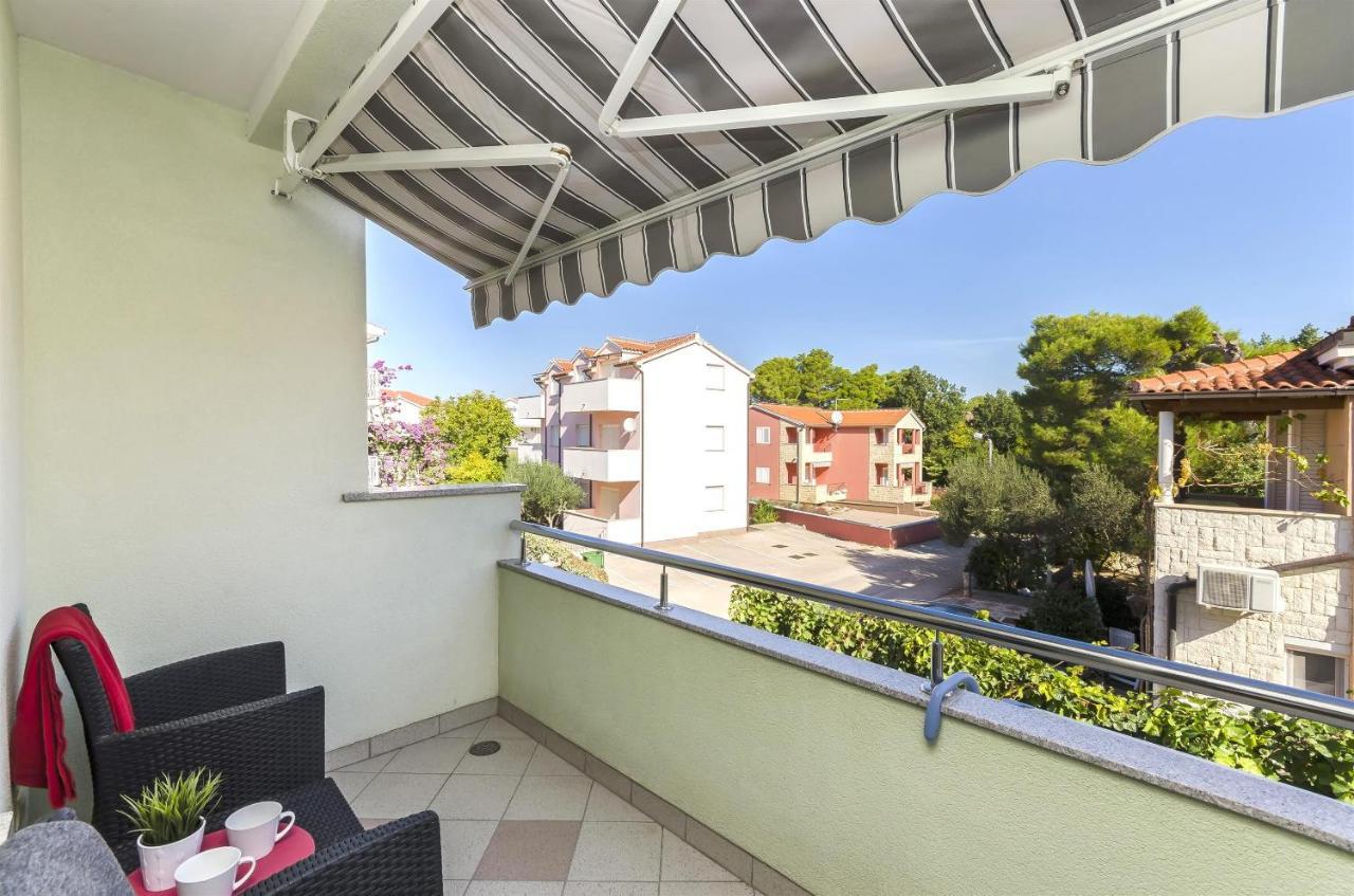 Apartment Mare Srima Bagian luar foto