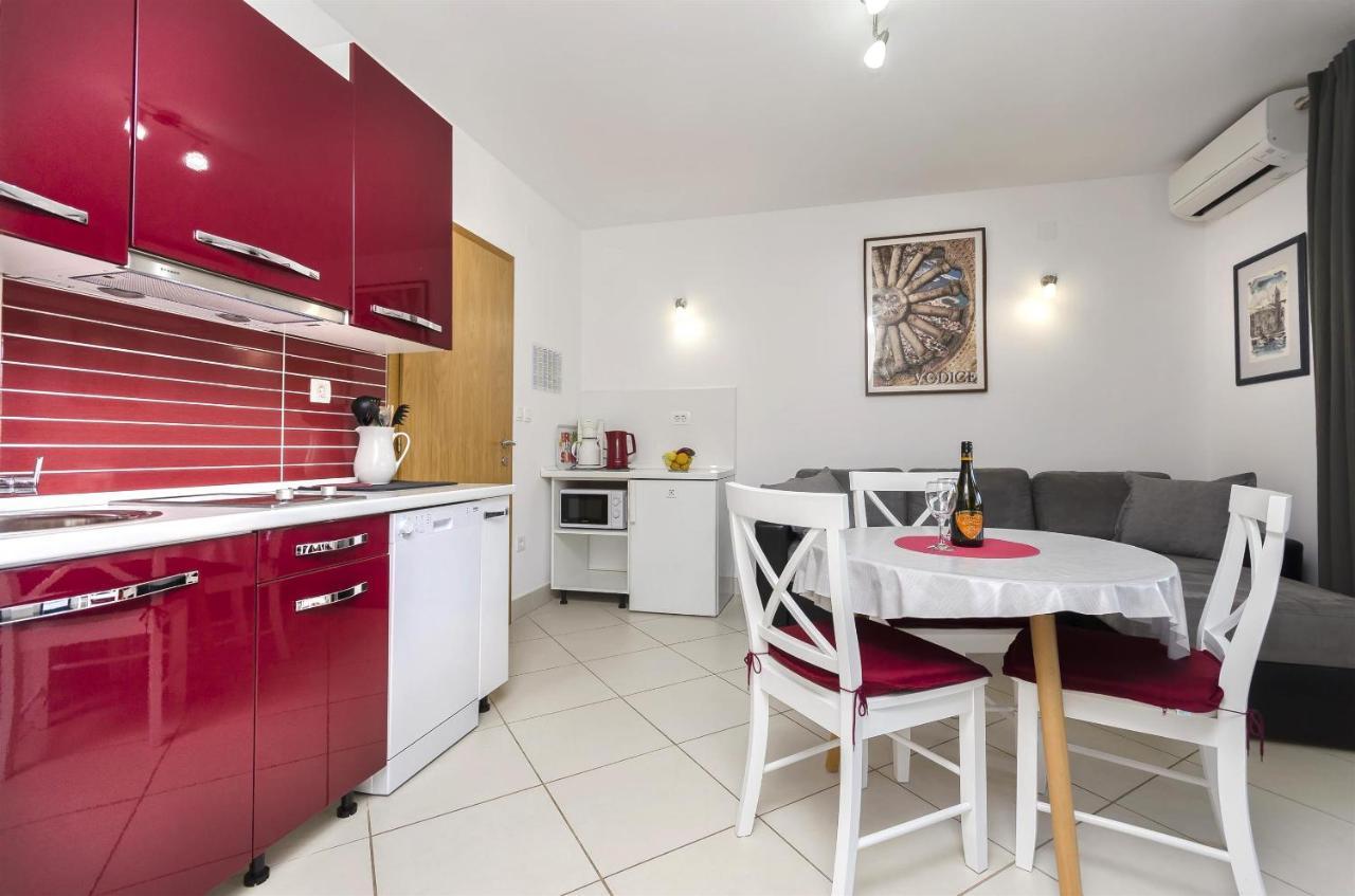 Apartment Mare Srima Bagian luar foto