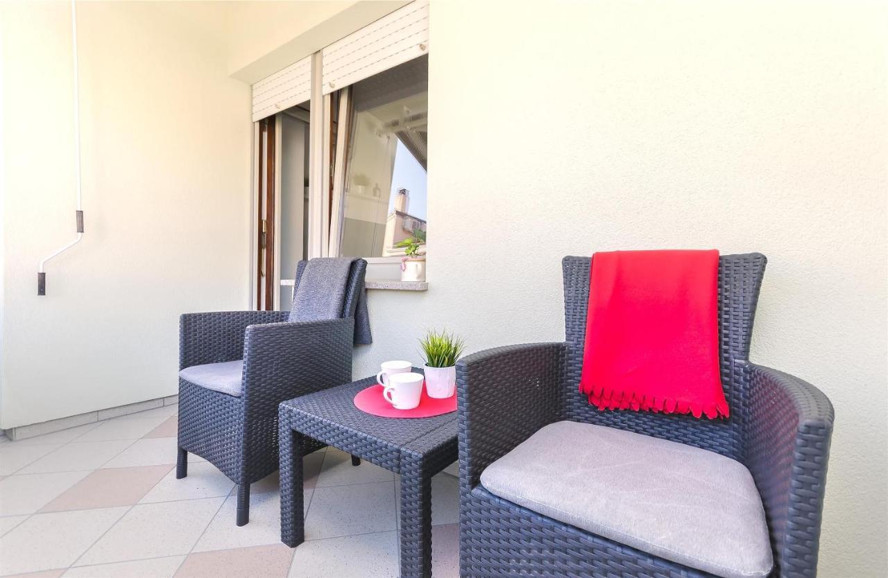 Apartment Mare Srima Bagian luar foto