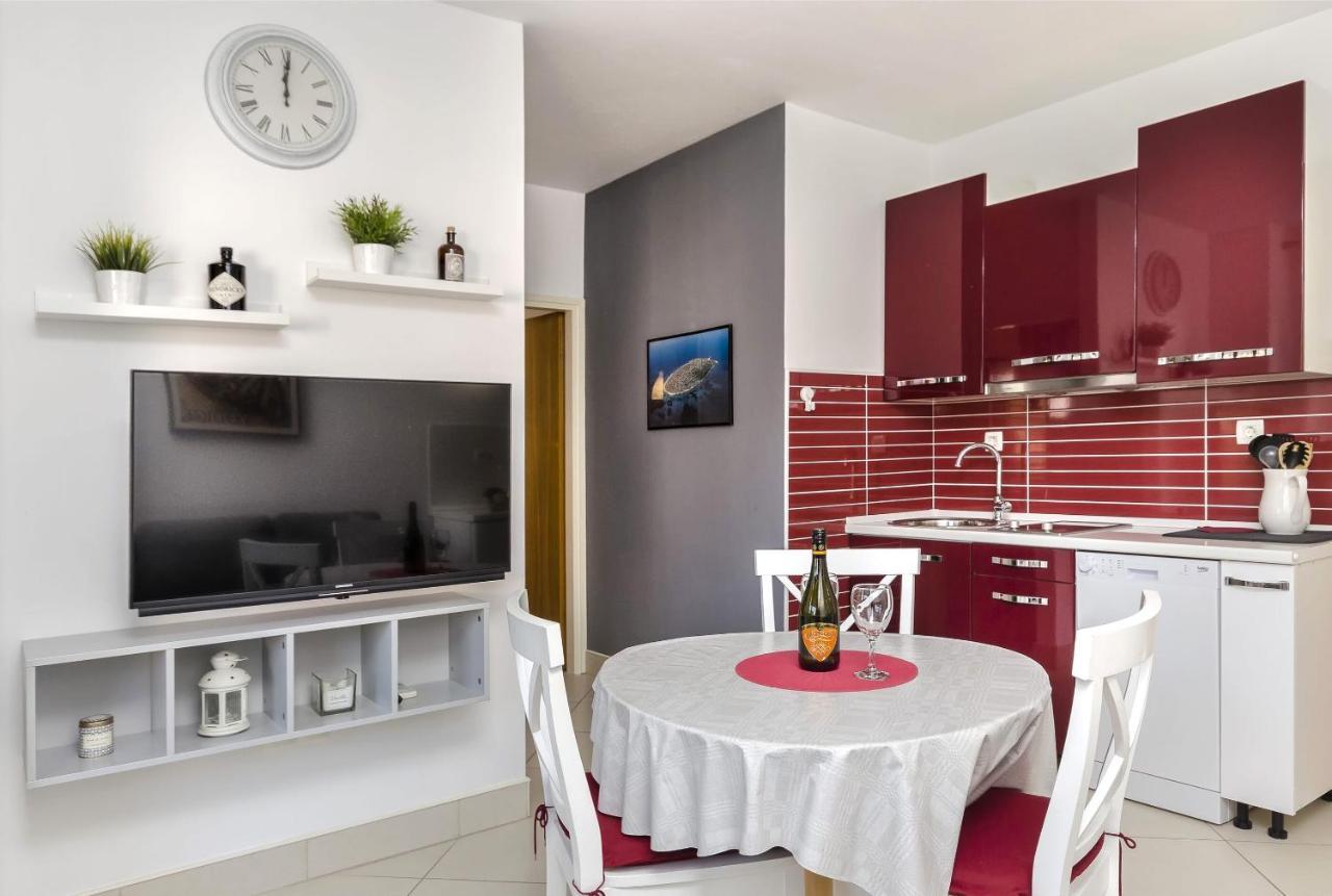Apartment Mare Srima Bagian luar foto