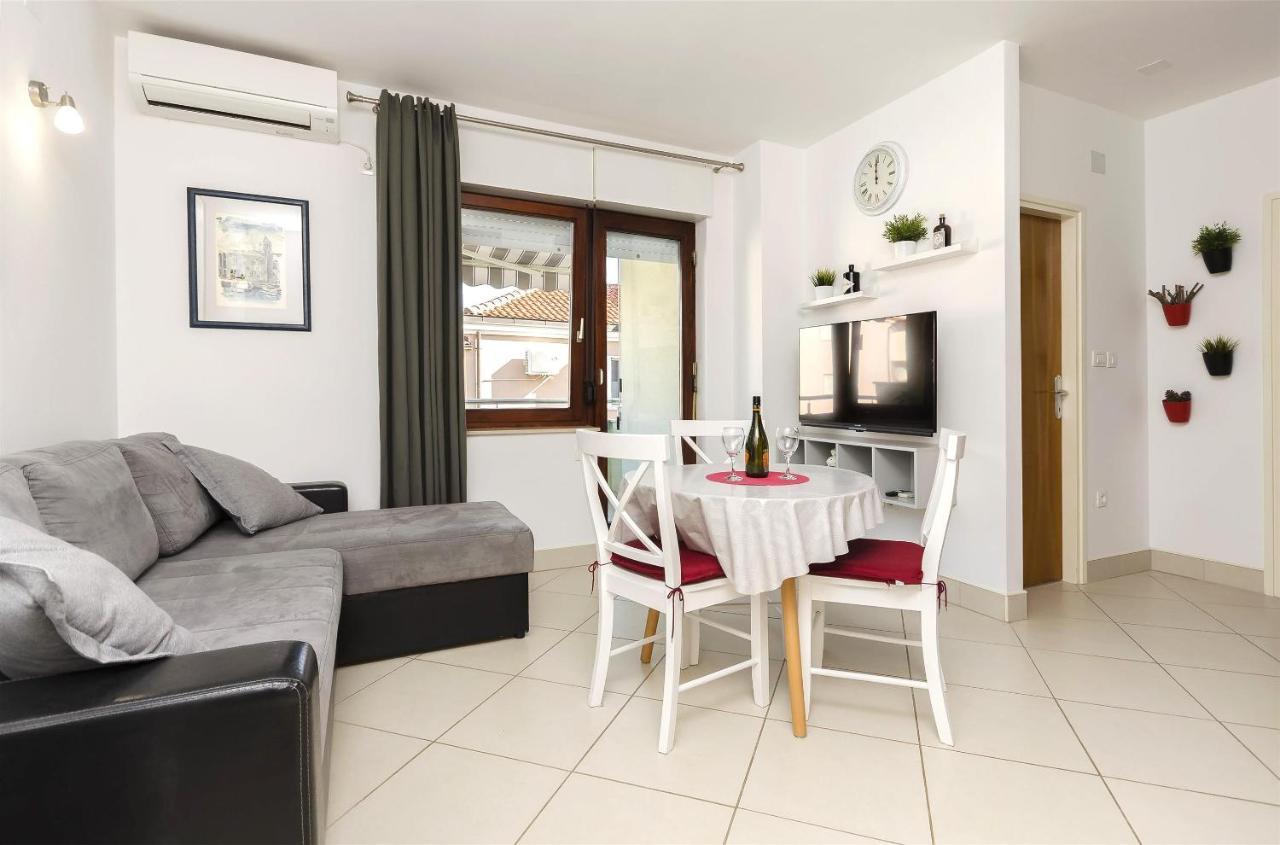 Apartment Mare Srima Bagian luar foto