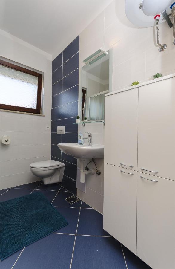 Apartment Mare Srima Bagian luar foto